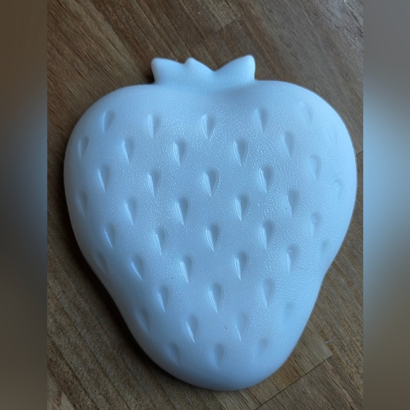 Milk Glass Strawberry Shaped Candy Relish Snack Dish Trinket Tray - Picture 2 of 6